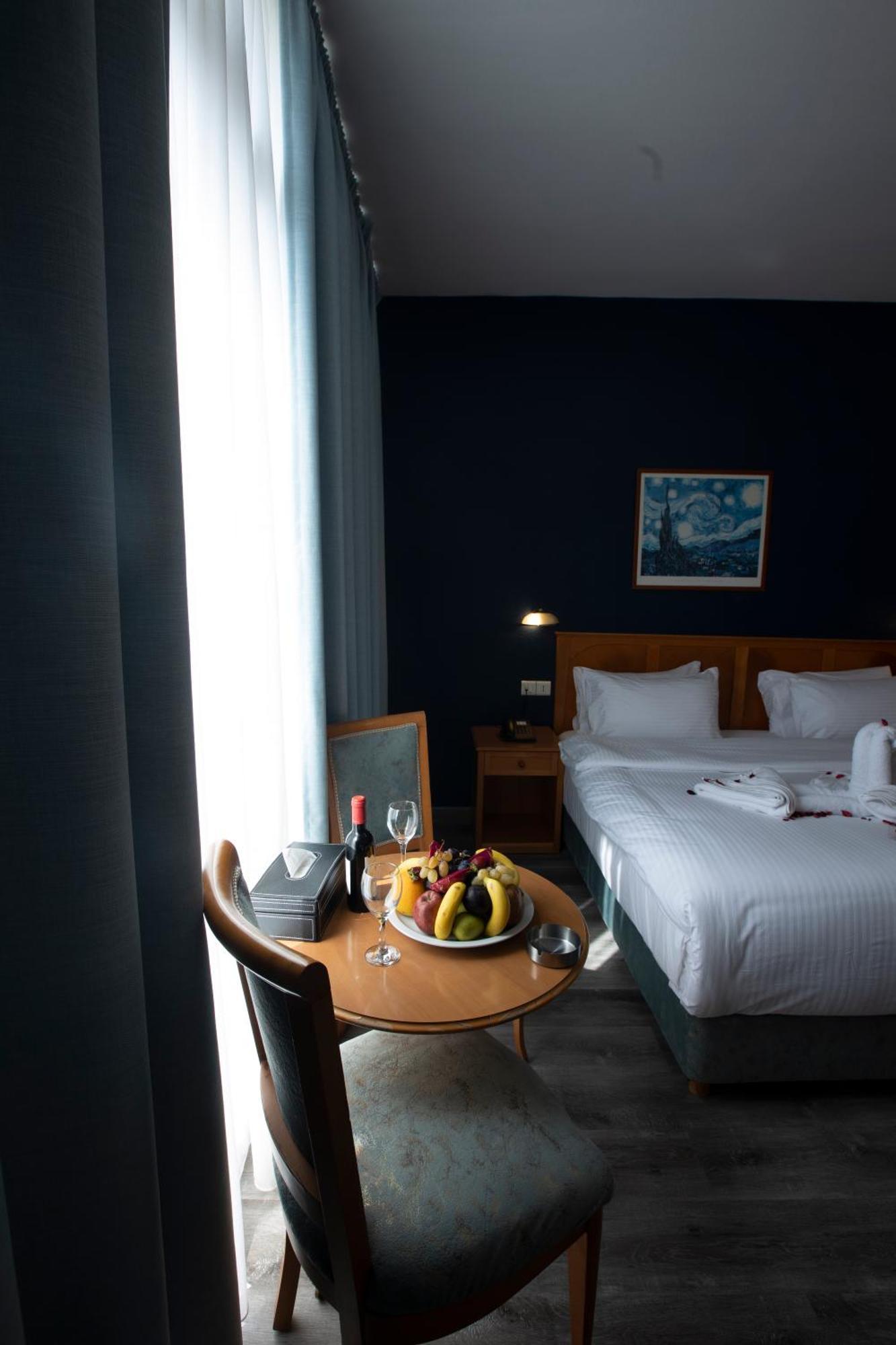 El Sheikh Suites Hotel Beirut Bagian luar foto